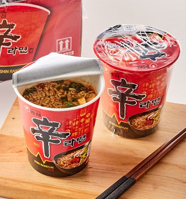 Shin Cup Noodle Soup 68g - Instant nudle s ljutom supom i komadićima pečuraka u čaši 68g
